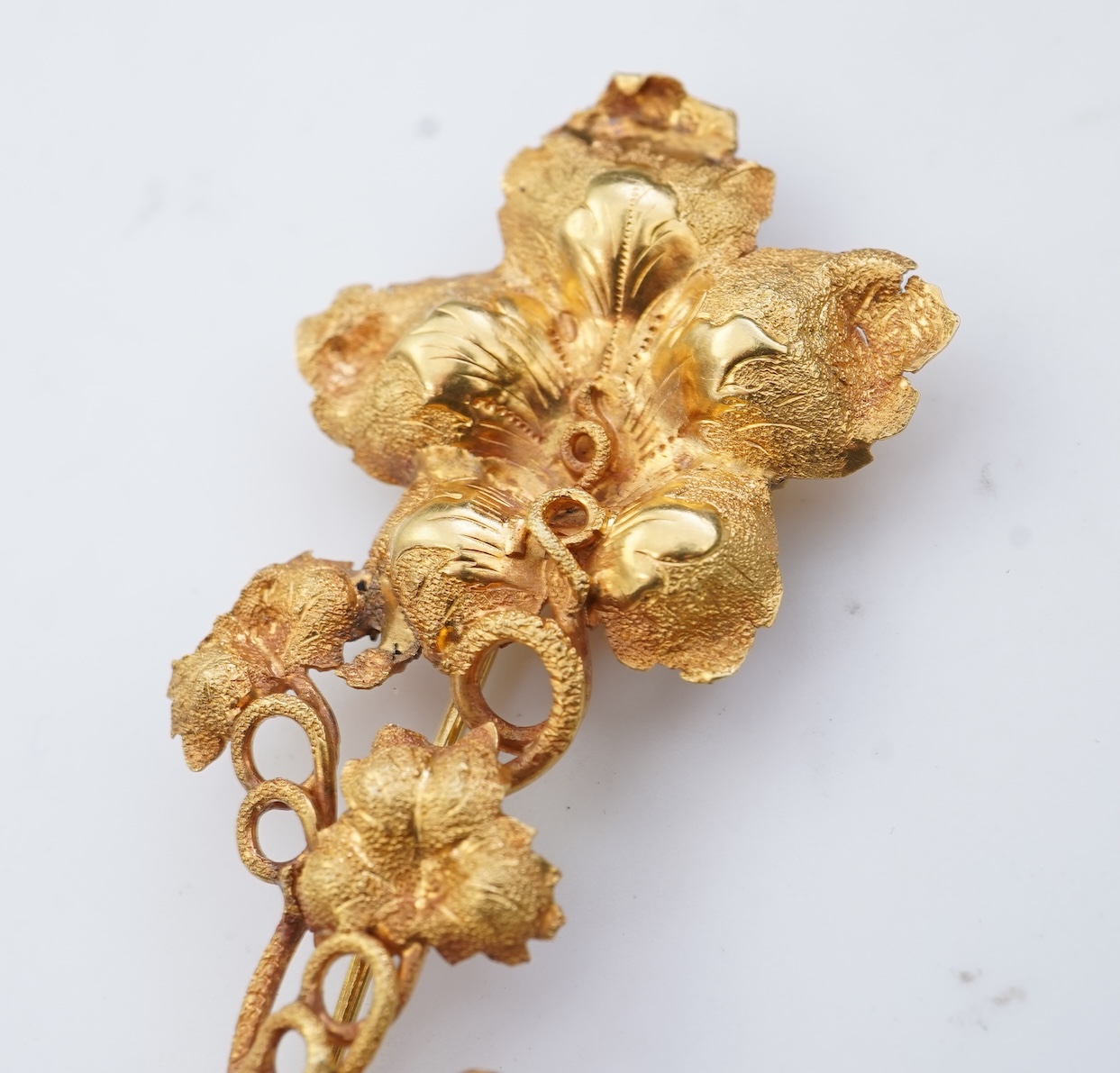 A gold brooch, circa 1840